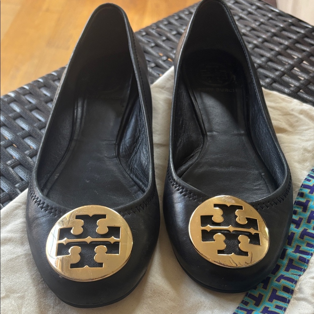 Tory Burch Black Flats with Gold Emblem - Picture 3 of 5